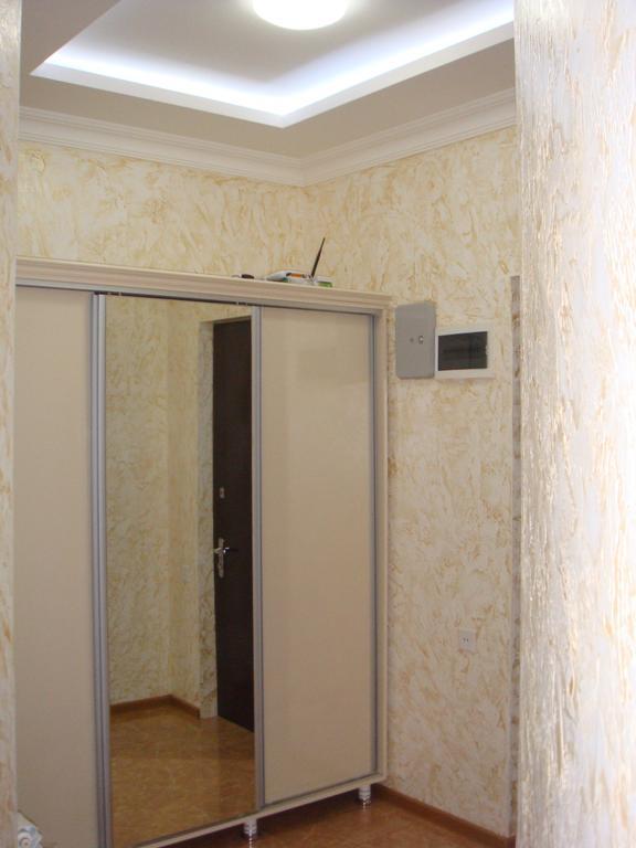 Nino Apartment On Pirosmani 巴统 客房 照片